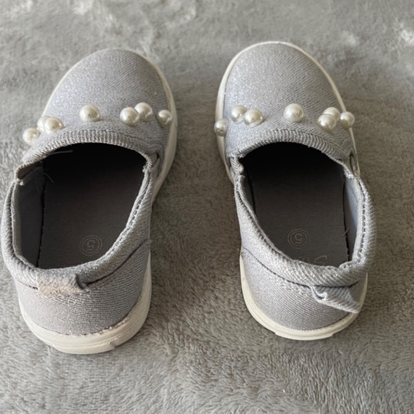 Toddler Slip On Sneakers Size 5 - Picture 3 of 12